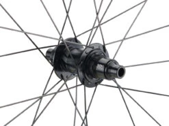 ZIPP 303 S Carbon Tubeless Disc Center Lock Laufradsatz -Zubehör Geschaft 475252